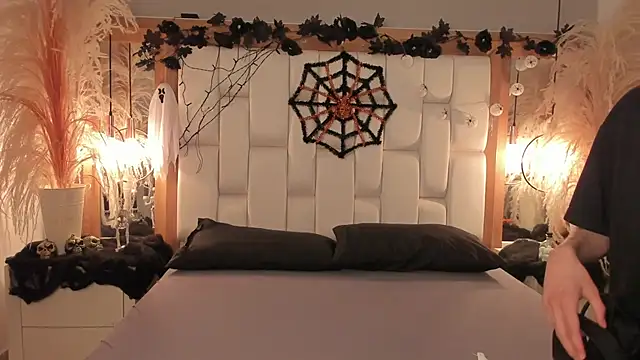 Daphne And Roger online show from October 20, 11:32 am