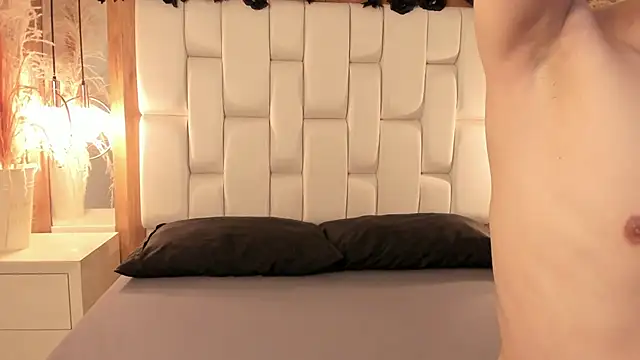 Daphne And Roger online show from November 10, 11:09 am