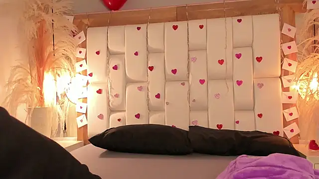 Daphne And Roger online show from February 16, 11:06 am