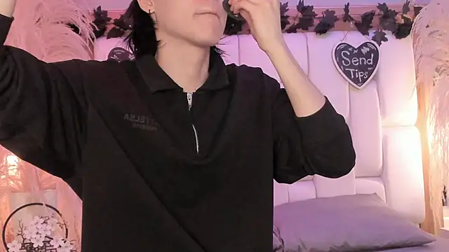 Daphne And Roger online show from April 13, 11:05 am