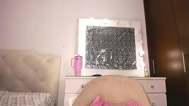 Snapshot of lina_quinn chatting on July 2, 3:23 am lina quinn online show from July 2, 3:23 am