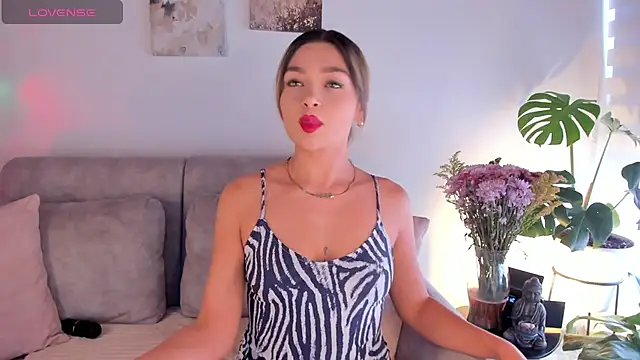 Estrer collins online show from September 15, 8:20 pm