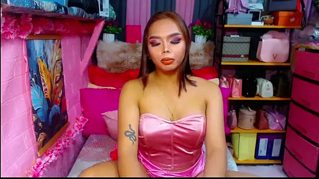 Snapshot of MoniqueCeleste chatting on October 12, 5:56 pm MoniqueCeleste online show from October 12, 5:56 pm