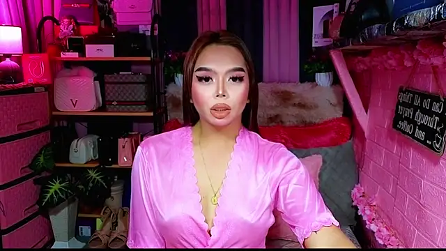 Snapshot of MoniqueCeleste chatting on October 31, 1:28 am MoniqueCeleste online show from October 31, 1:28 am