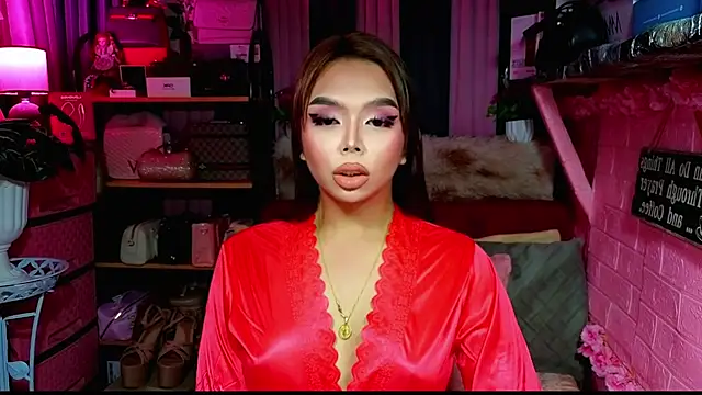 Snapshot of MoniqueCeleste chatting on November 3, 2:35 am MoniqueCeleste online show from November 3, 2:35 am