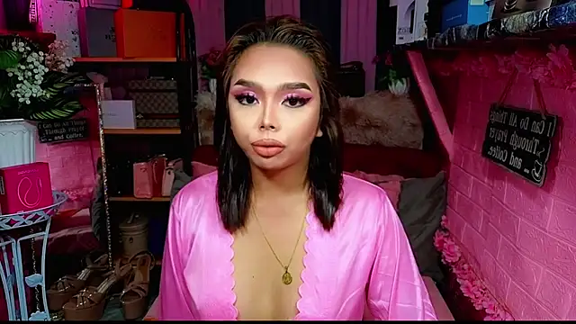 Snapshot of MoniqueCeleste chatting on November 23, 4:34 am MoniqueCeleste online show from November 23, 4:34 am