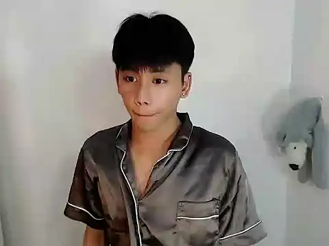 Snapshot of ynotyu chatting on February 9, 5:17 pm ynotyu online show from February 9, 5:17 pm