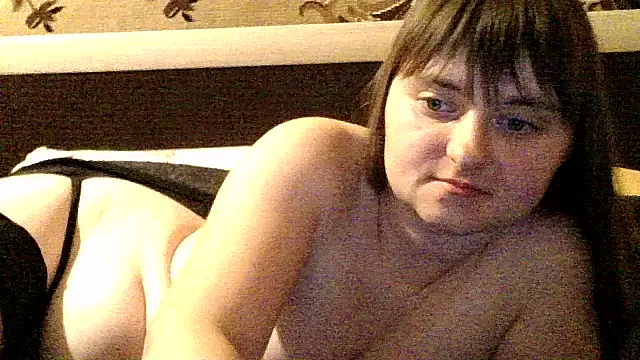 Snapshot of LuckyLust11 chatting on September 28, 3:28 pm LuckyLust11 online show from September 28, 3:28 pm