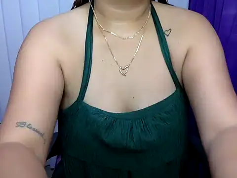 Snapshot of yummy_mia chatting on May 8, 2:11 pm yummy mia online show from May 8, 2:11 pm