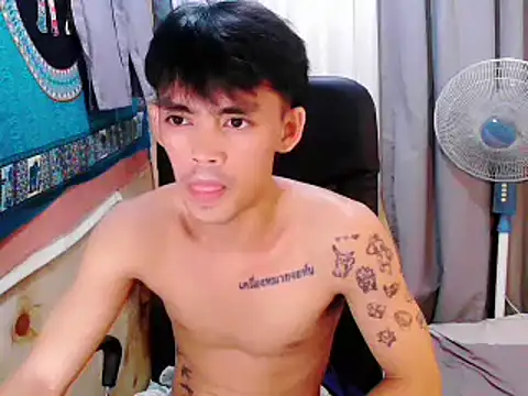 Snapshot of urhunky_boy chatting on October 3, 3:31 pm urhunky boy online show from October 3, 3:31 pm