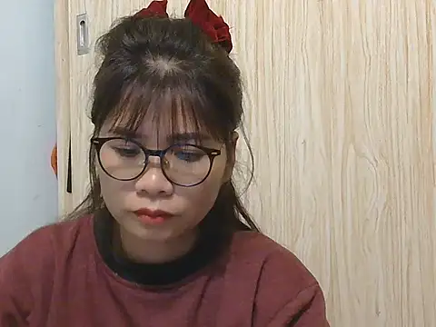 Snapshot of Ori299 chatting on November 28, 9:45 am Ori299 online show from November 28, 9:45 am