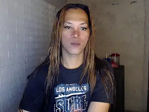 isabellabigcock06 online show from April 15, 1:51 pm