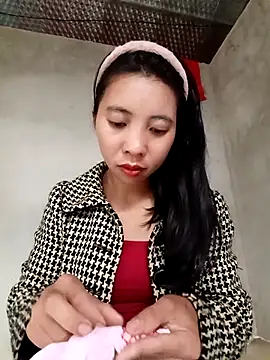 Snapshot of emaame68 chatting on October 21, 12:22 am emaame68 online show from October 21, 12:22 am