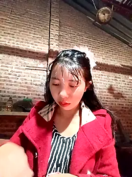 Snapshot of emaame68 chatting on November 18, 1:33 am emaame68 online show from November 18, 1:33 am