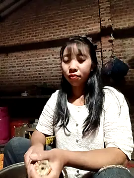 Snapshot of emaame68 chatting on November 28, 12:08 pm emaame68 online show from November 28, 12:08 pm