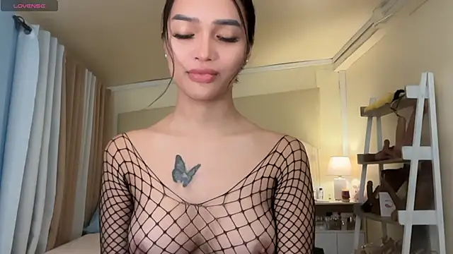 Snapshot of _agatha143_ chatting on May 1, 2:27 am agatha143 online show from May 1, 2:27 am