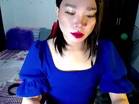 Urassiansweetcummer online show from September 12, 12:44 am