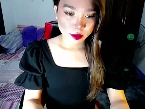 Urassiansweetcummer online show from October 7, 1:47 am