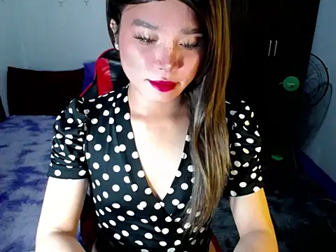 Urassiansweetcummer online show from November 20, 12:27 pm