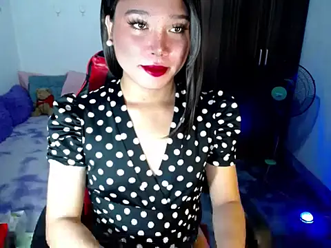 Snapshot of Urassiansweetcummer chatting on May 24, 12:59 am Urassiansweetcummer online show from May 24, 12:59 am