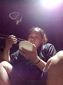 Phiphi135 online show from April 6, 12:39 pm