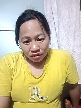 Phiphi135 online show from April 17, 1:25 pm