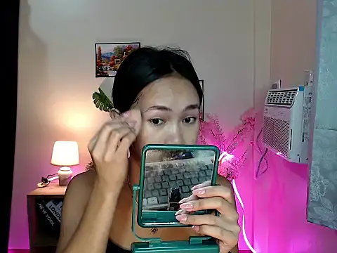 Snapshot of Shindoll chatting on October 25, 9:39 am Shindoll online show from October 25, 9:39 am