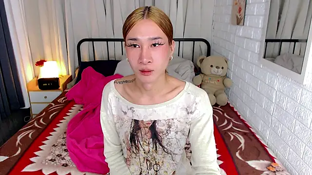 Snapshot of TRANSGODDESSA chatting on February 18, 2:29 am TRANSGODDESSA online show from February 18, 2:29 am