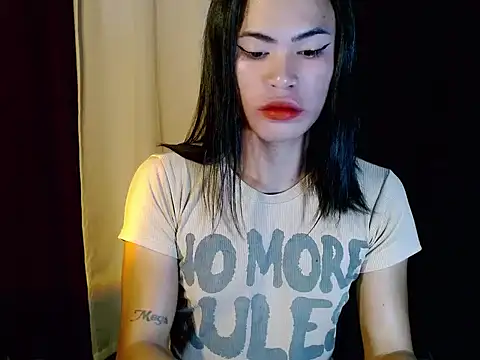 Snapshot of urhotty_megss chatting on March 2, 10:38 pm urhotty megss online show from March 2, 10:38 pm