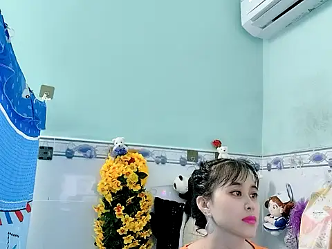 Snapshot of emgaixinhngoan chatting on October 9, 12:14 pm emgaixinhngoan online show from October 9, 12:14 pm