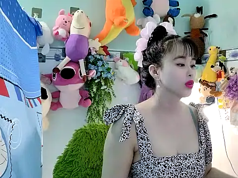 Snapshot of emgaixinhngoan chatting on October 17, 4:26 am emgaixinhngoan online show from October 17, 4:26 am