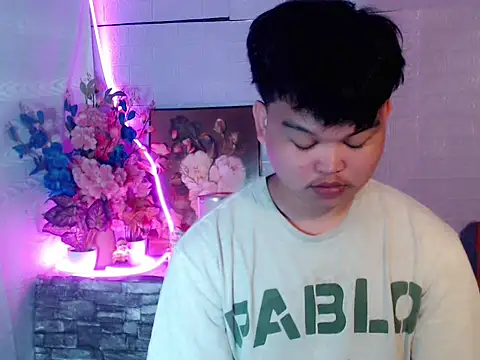 Reynelcock online show from May 21, 6:04 pm