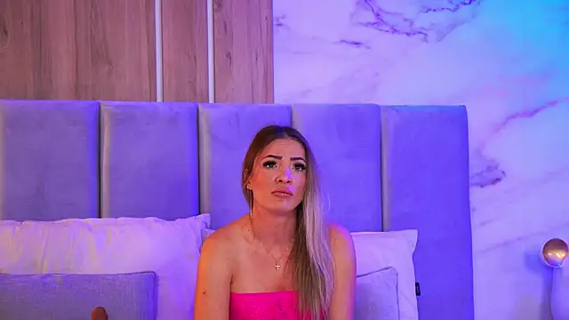 Snapshot of Izabellle02 chatting on November 19, 7:19 am Izabellle02 online show from November 19, 7:19 am