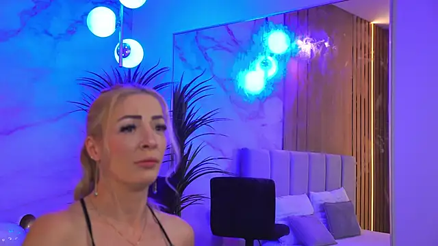 Izabellle02 online show from March 23, 5:00 am