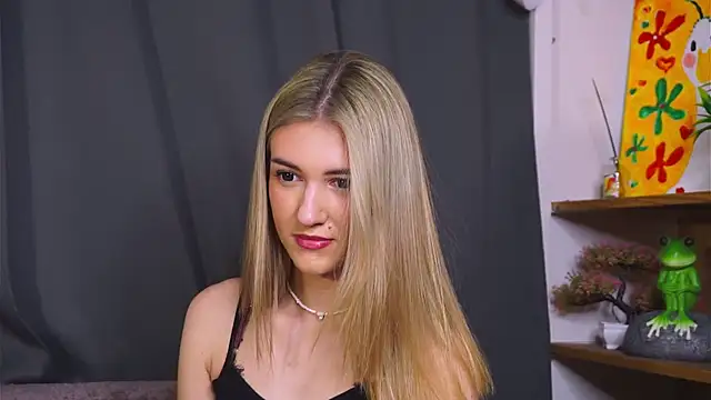 Snapshot of BeatrixGummer chatting on September 21, 8:21 pm BeatrixGummer online show from September 21, 8:21 pm