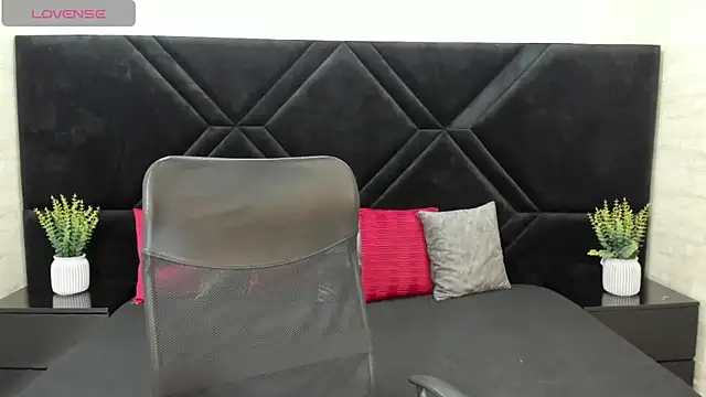 Dantzel  online show from February 6, 7:50 pm