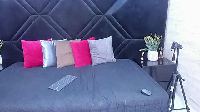 Dantzel  online show from March 16, 7:07 pm