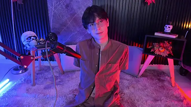 luixdust  online show from October 21, 4:13 am