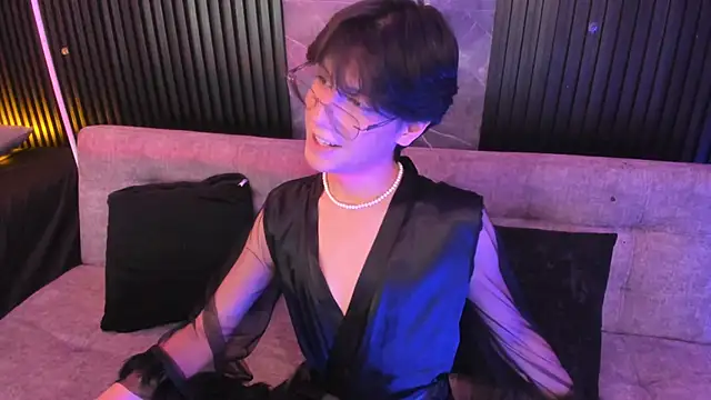 luixdust  online show from November 7, 5:07 am