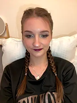 Snapshot of AdelinaEmber chatting on October 13, 11:21 am AdelinaEmber online show from October 13, 11:21 am