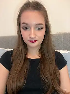 Snapshot of AdelinaEmber chatting on October 20, 9:43 am AdelinaEmber online show from October 20, 9:43 am