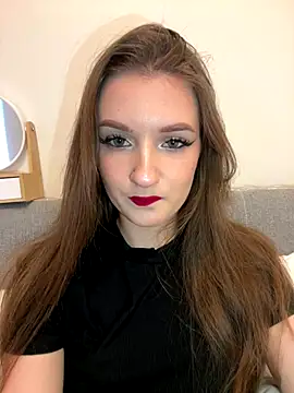 Snapshot of AdelinaEmber chatting on October 29, 11:45 am AdelinaEmber online show from October 29, 11:45 am