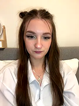 Snapshot of AdelinaEmber chatting on November 18, 11:47 am AdelinaEmber online show from November 18, 11:47 am