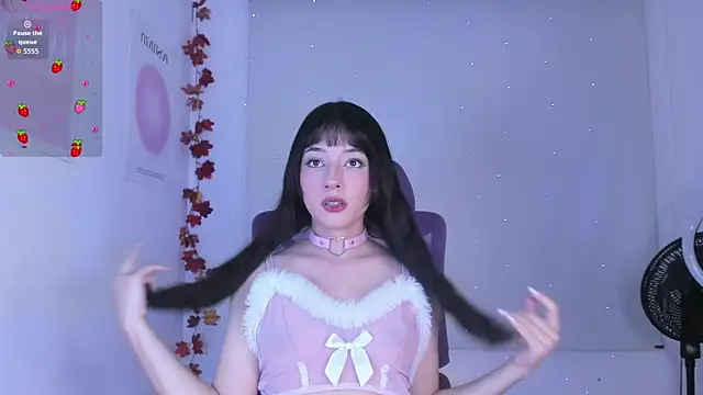 Snapshot of Cleogh_ chatting on November 16, 2:17 am Cleogh online show from November 16, 2:17 am