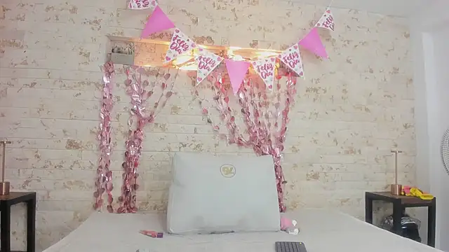 ikia lopez  online show from February 18, 11:28 am