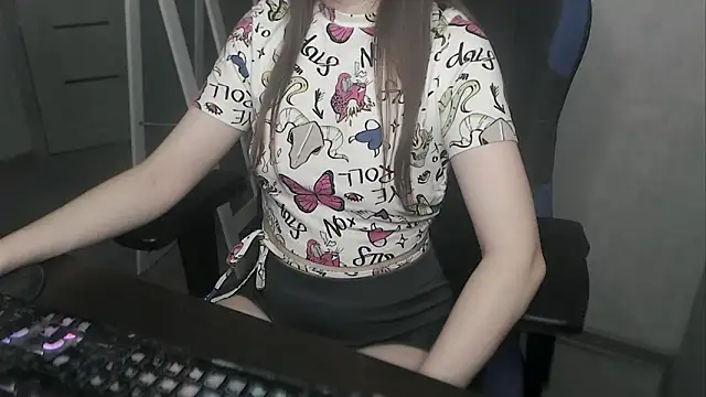 cute elfy  online show from March 23, 1:26 pm