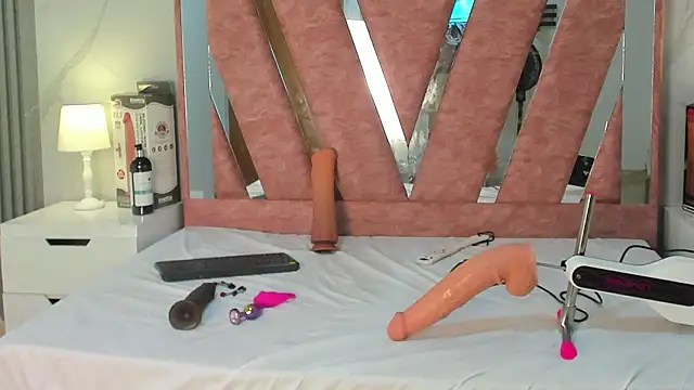 Wonderkloe  online show from February 11, 8:03 pm