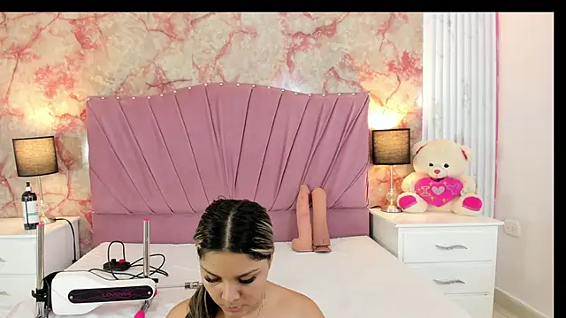 Wonderkloe  online show from April 9, 7:52 pm