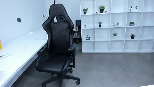 Snapshot of megan_bigboobs_ chatting on November 7, 11:10 am megan bigboobs online show from November 7, 11:10 am