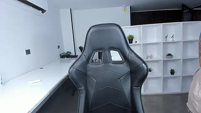 Snapshot of megan_bigboobs_ chatting on November 8, 10:48 am megan bigboobs online show from November 8, 10:48 am